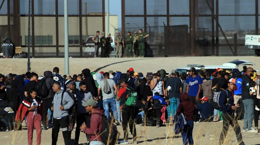 migrantes cruzaron el río bravo