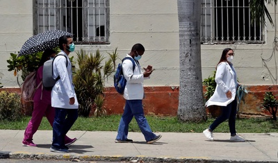 mexico contrata medicos cubanos