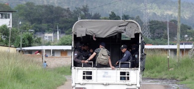 un grupo de policías penitenciarios