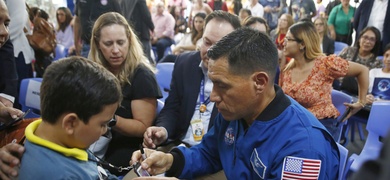 astronauta frank rubio ninos el salvador