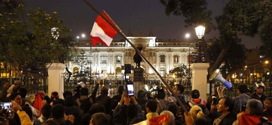 congreso de peru decide sobre adelanto de elecciones