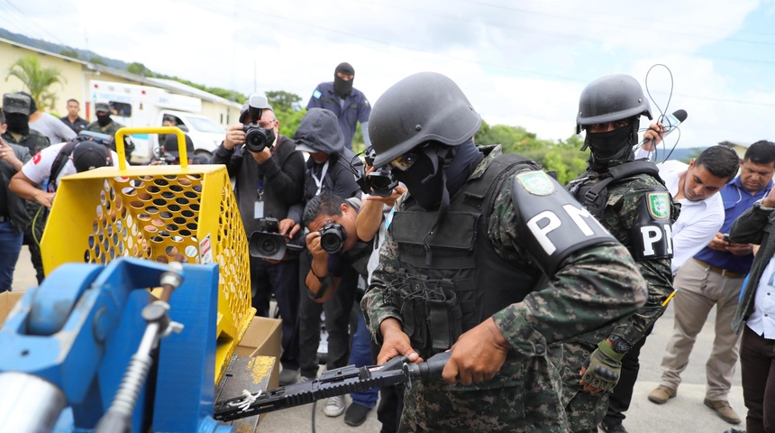 policia destruye armas carceles honduras