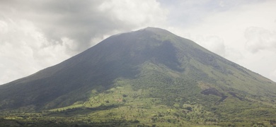 el salvador volcan expulsion gases cenizas