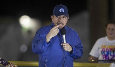 daniel ortega con una chaqueta azul