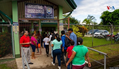 niños nicaragüenses estudian en escuela de costa rica