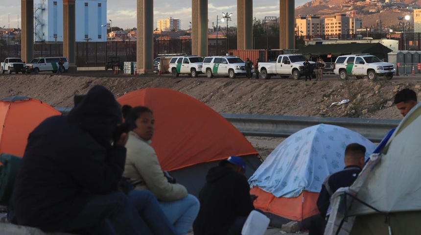 migrantes venezolanos en rio bravo