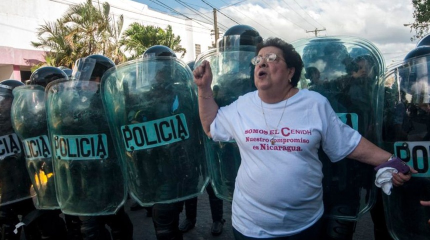 vila nunez agredida por policias