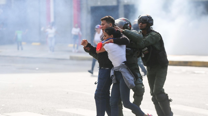 guardia nacional venezuela detiene protestantes