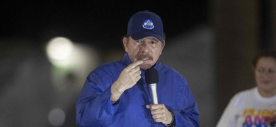 daniel ortega con una chaqueta azul