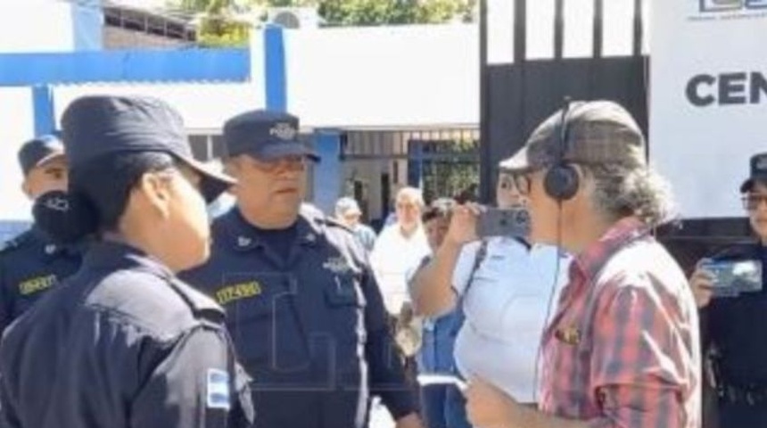 salvadoreno detenido lectura constitucion prohibicion reeleccion