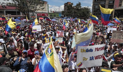 venezolanos se manifiestan. en colombia