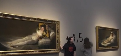 activistas pegadas cuadro goya museo prado espana