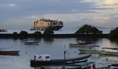 transito de buques canal panama