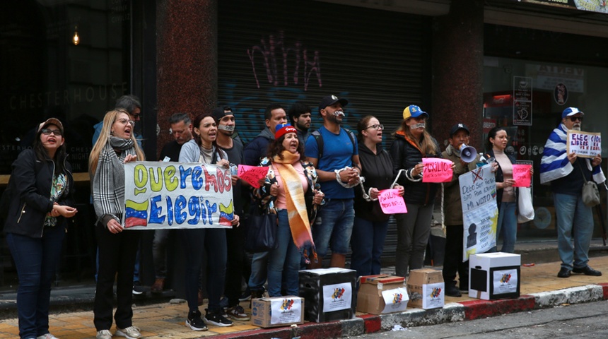 venezolanos uruguay protestan requisitos votar