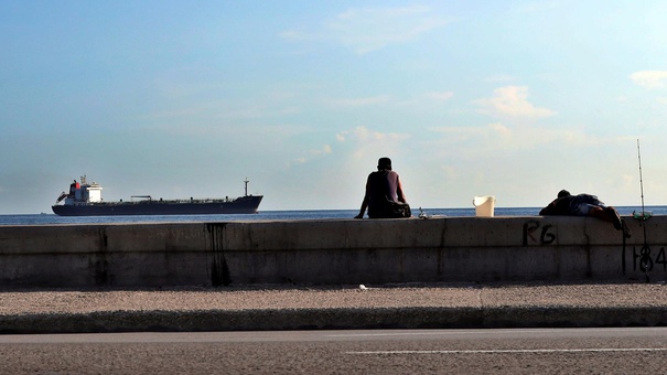 petroleo entra la habana cuba