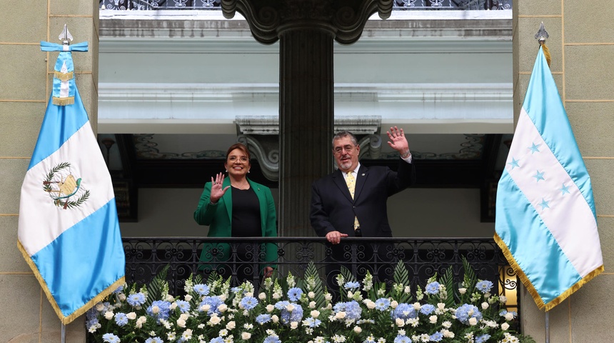 xiomara castro junto a bernardo arevalo