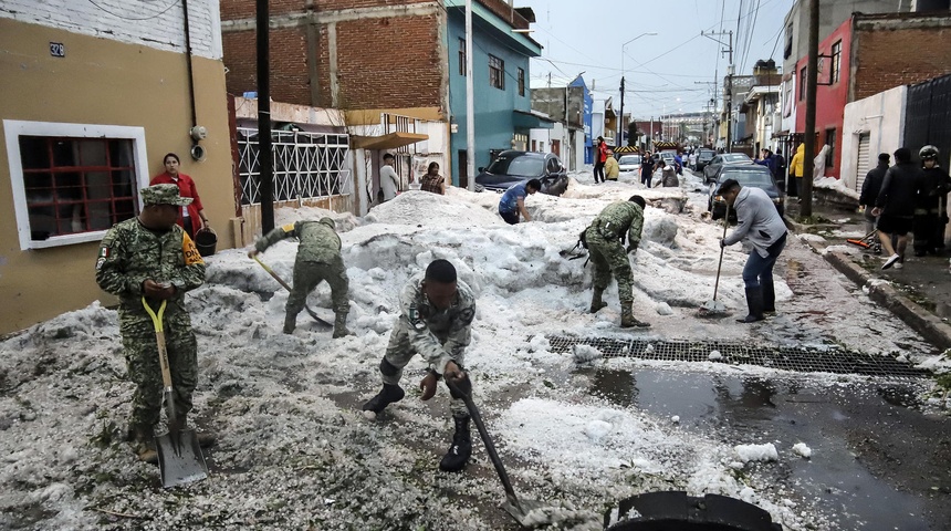 soldatos mexico retira granizo calles puebla