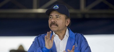 daniel ortega con chaqueta azul