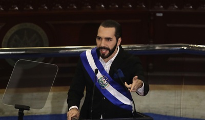 nayib bukele jauria periodistas suelto previo elecciones