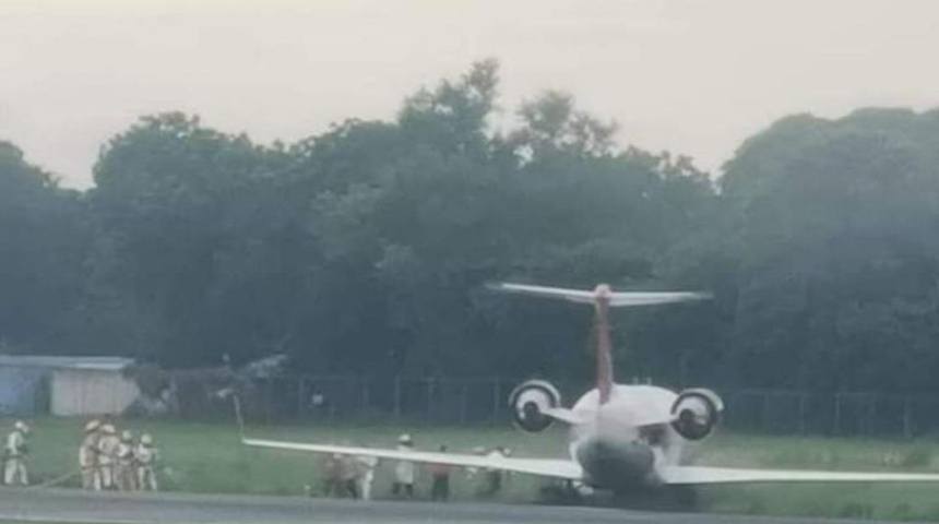 avion dominicano en la pista de managua