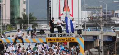 policia bloquea manifestantes hondurenos