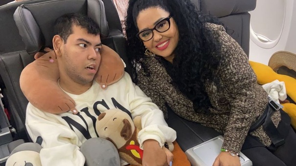 veronica chavez y miguelito mora en avion a eeuu