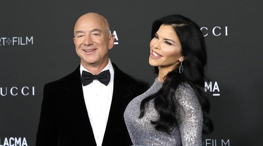 jeff bezos y su novia