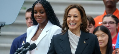 kamala harris elogia mandato biden