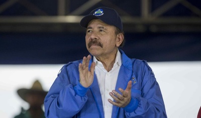 daniel ortega con chaqueta azul