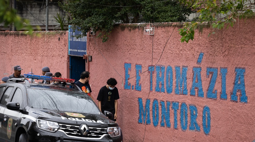 adolescente mata a profesora en brasil