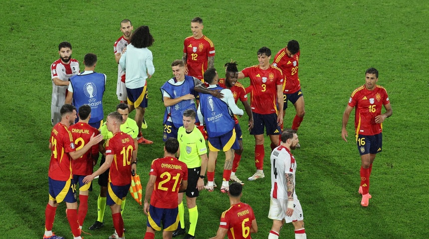 jugadores de espana celebra cuartos de final