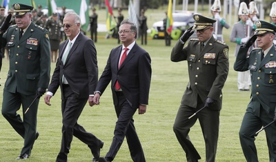 gustavo petro presidente colombia nuevo director policia nacional