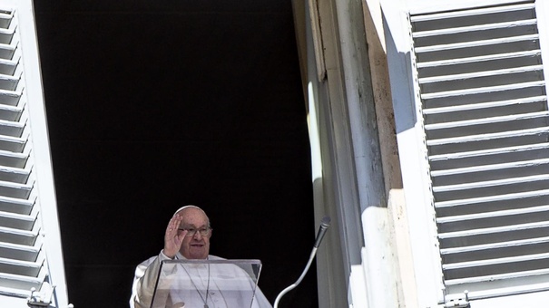 papa francisco celebra angelus tras gripe