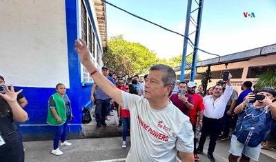 manuel fores emite su voto el salvador