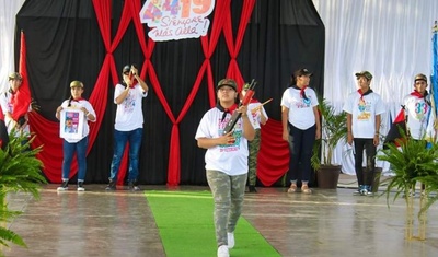 jovenes en pasarela sandinista