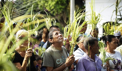 catolicos salvadorenos celebran domingo de ramos