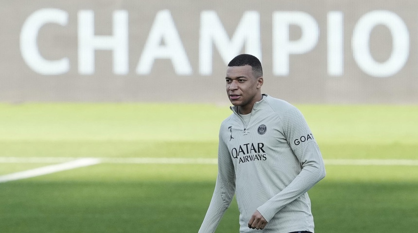 delantero psg mbappe entrena