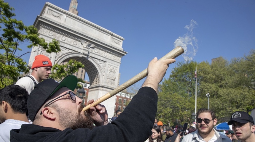 biden promete reclasificar marihuana