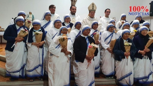 misioneras caridad con flores en costa rica