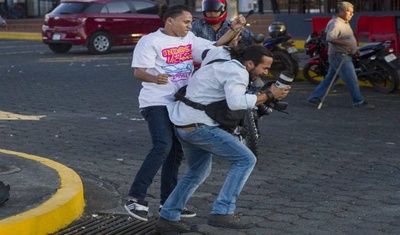 agresion policias periodistas nicaragua