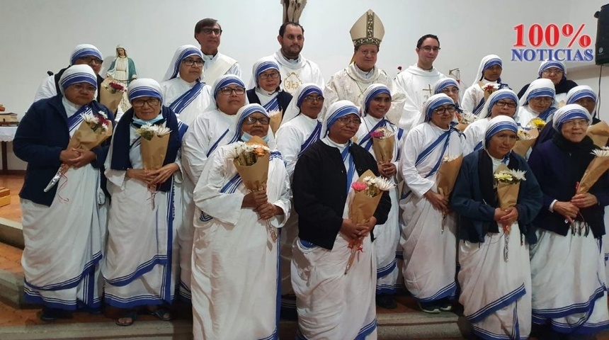 misioneras caridad con flores en costa rica