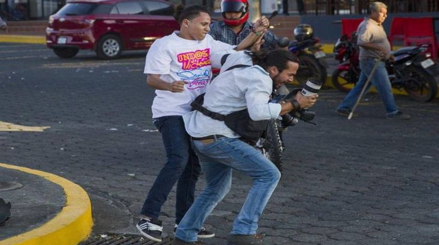 agresion policias periodistas nicaragua