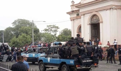 Policía asedia iglesia en Masaya