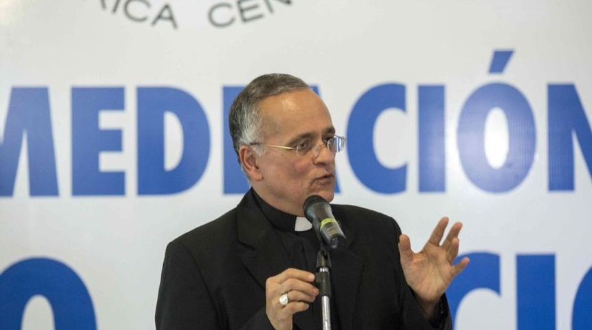 baez dice que ortega quiere una iglesia encerrada