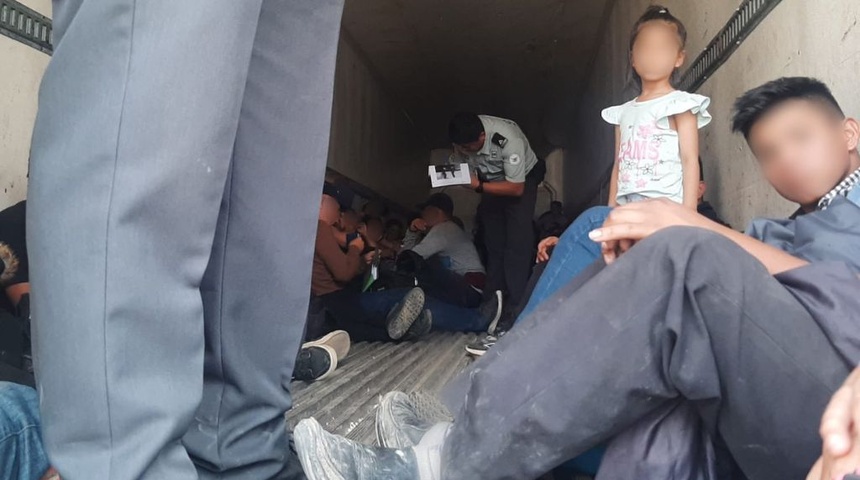 migrantes abandonados en furgon en mexico