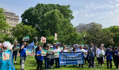 migrantes protestan frente a la casa blanca