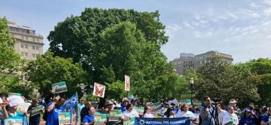 migrantes protestan frente a la casa blanca