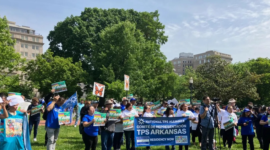 migrantes protestan frente a la casa blanca