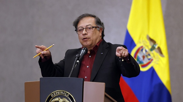 encuesta desaprobacion gustavo petro colombia