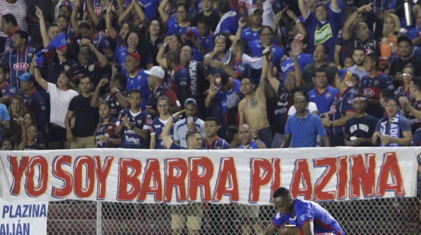 plaza amador panama futbol